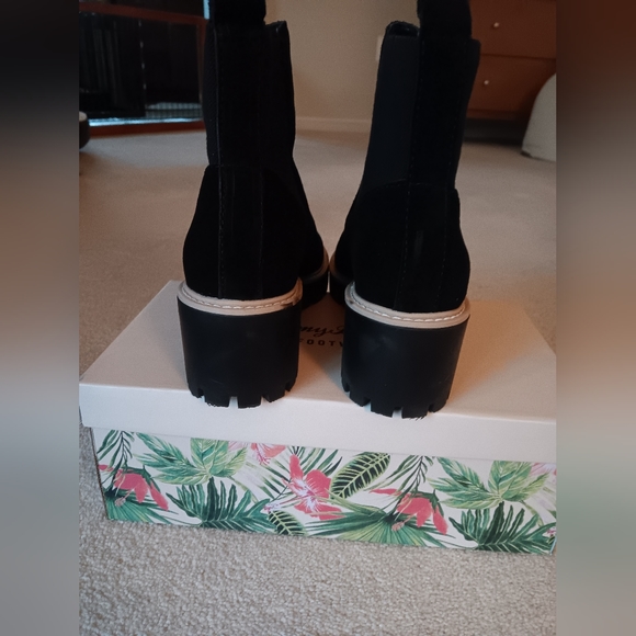 NWOT Dolce Vita Hasa Platform Ankle Boots, Size 7.5, Black Suede - Picture 5 of 6